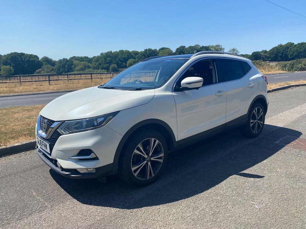 Nissan Qashqai 15 Dci N-connecta Hatchback DL18FHW White #2