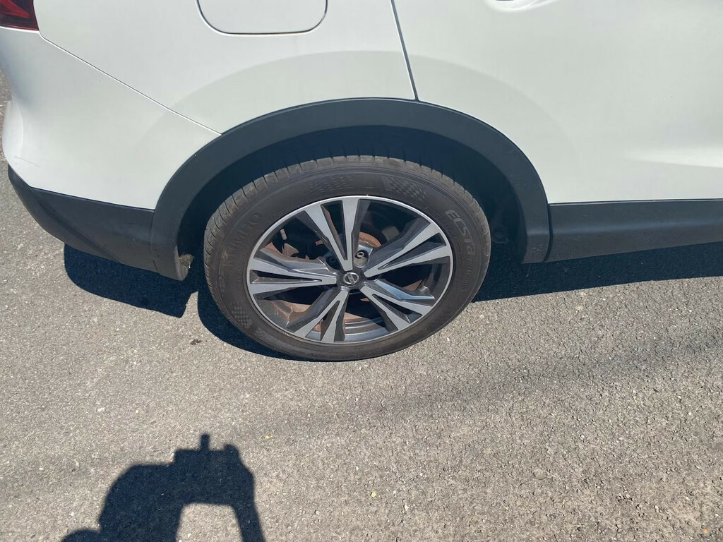 Nissan Qashqai 15 Dci N-connecta Hatchback DL18FHW White #4