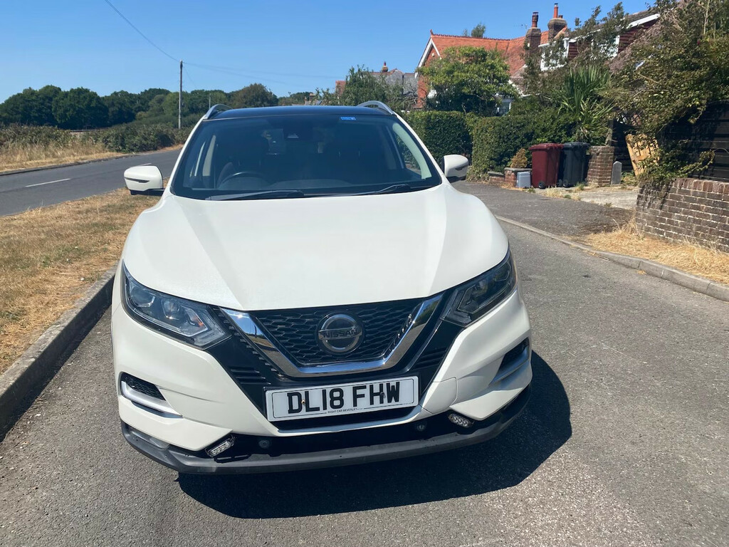 Nissan Qashqai 15 Dci N-connecta Hatchback DL18FHW White #3