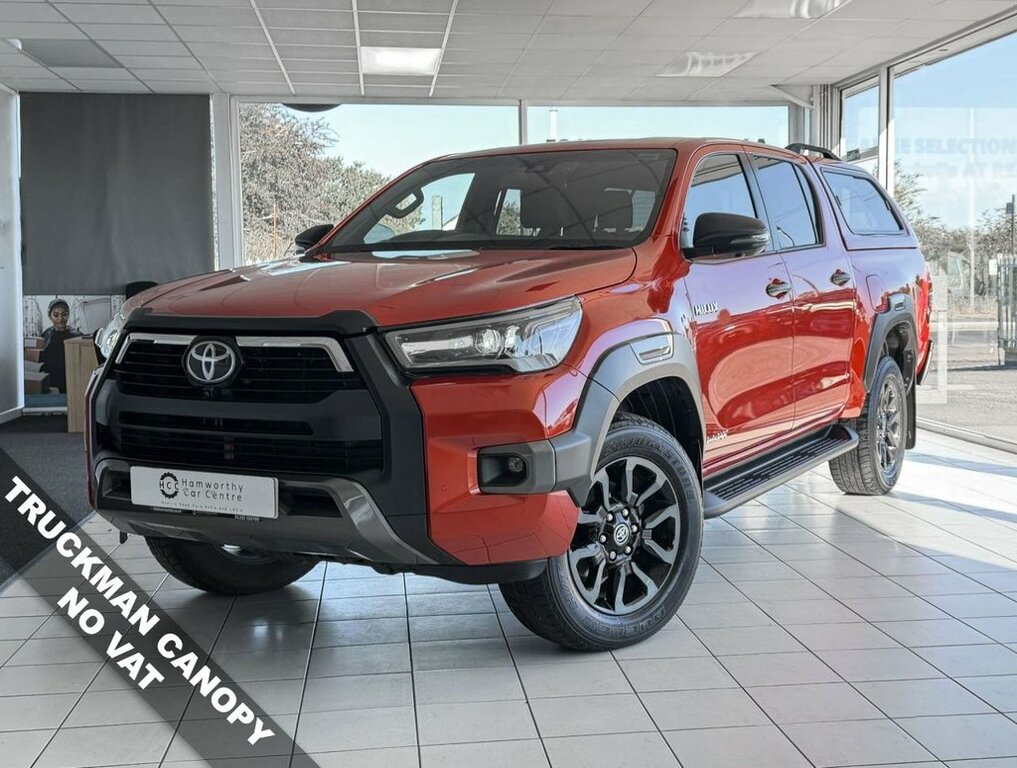Toyota HILUX 2.8L Invincible X Orange