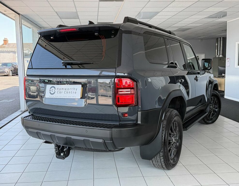 Toyota Land Cruiser Mpv CN75YKU Grey #2