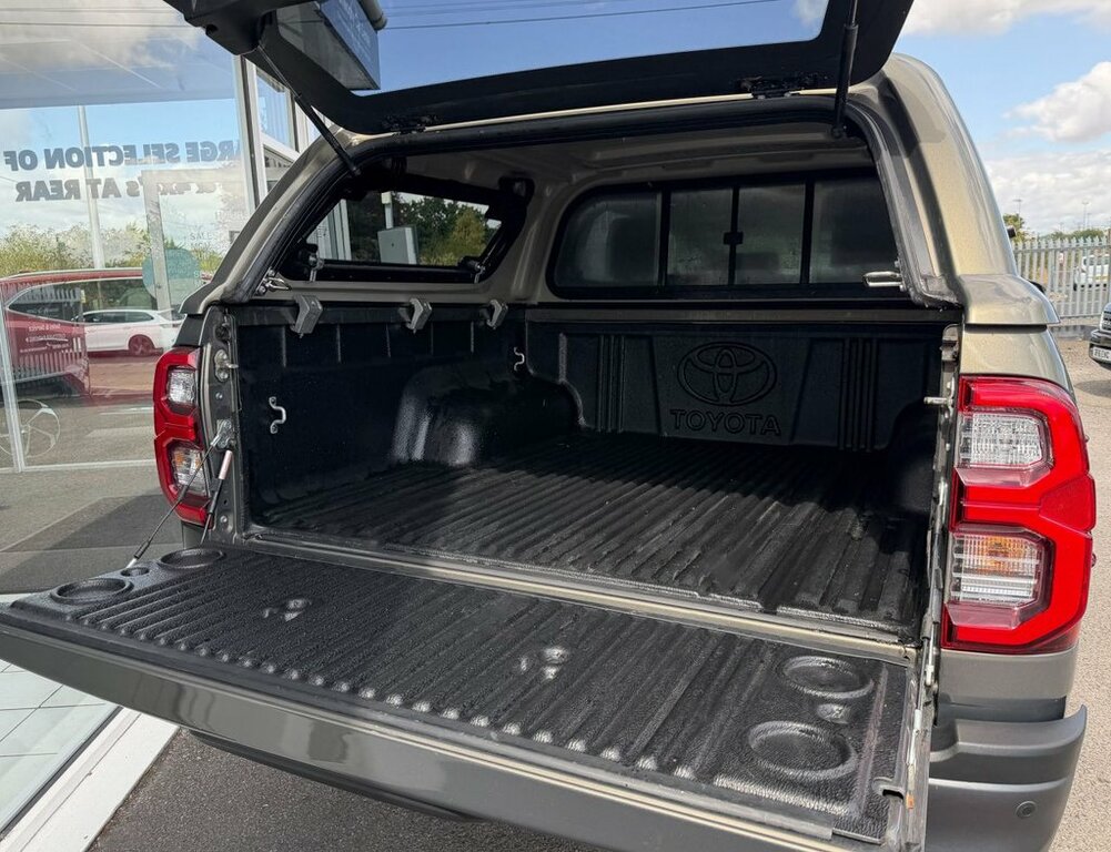 Toyota HILUX 2.8L Invincible X GX23EOJ Brown #3