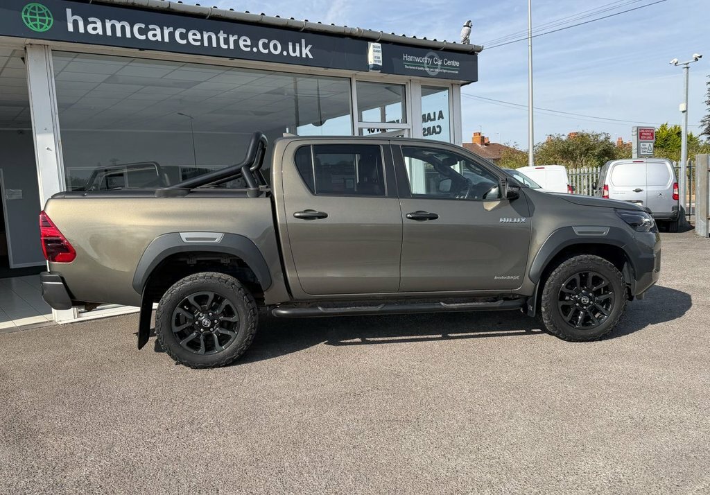 Toyota HILUX 2.8L Invincible X Brown #2