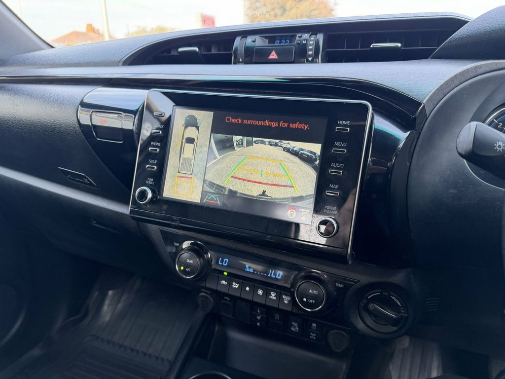 Toyota HILUX 2.8L Invincible X Brown #3