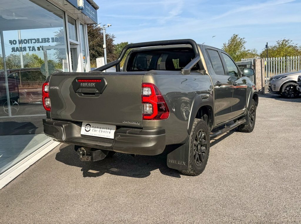 Toyota HILUX 2.8L Invincible X Brown #6