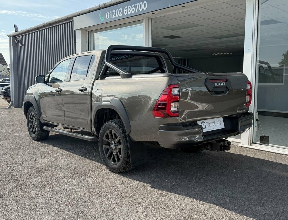 Toyota HILUX 2.8L Invincible X Brown #4