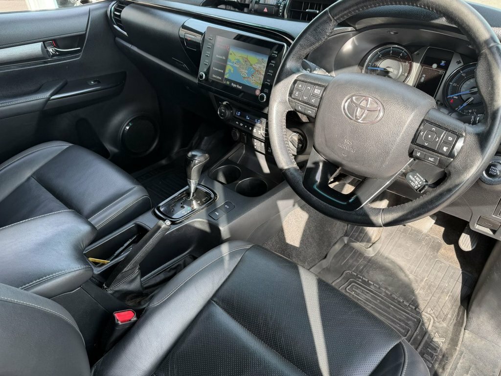 Toyota HILUX 2.8L Invincible X Brown #5