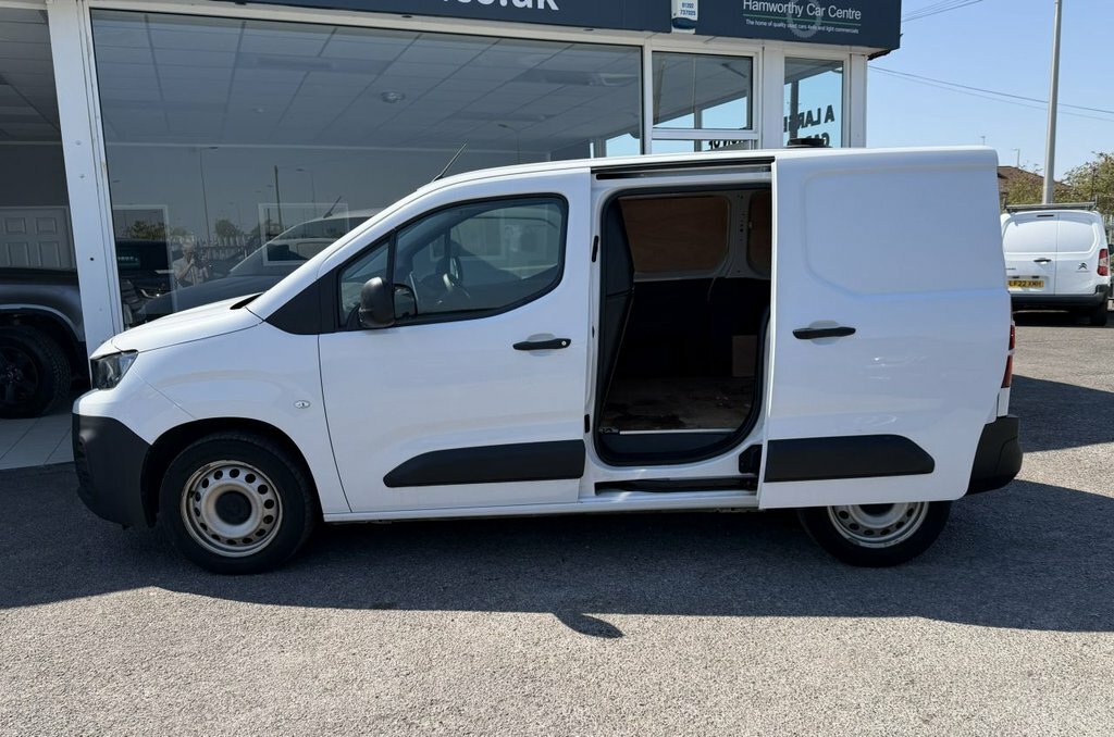 Peugeot Partner 1.5L Professional Premium White #2