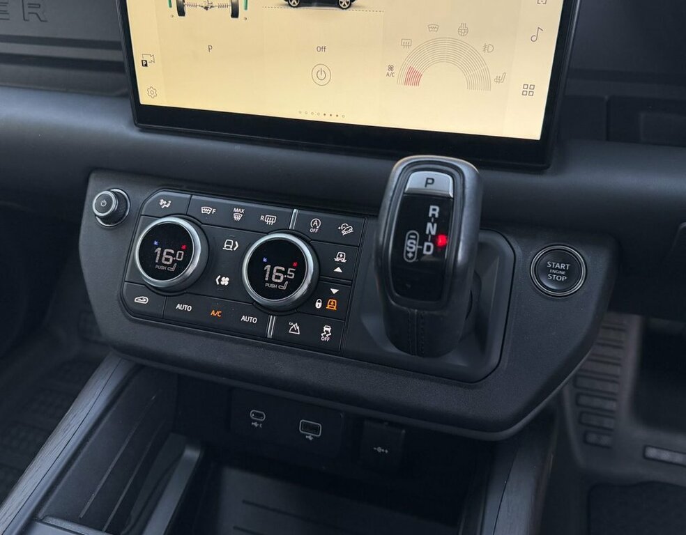 Land Rover Defender 110 Land Rover Estate 3.0 D300 X-dynamic Se 110 Silver #46