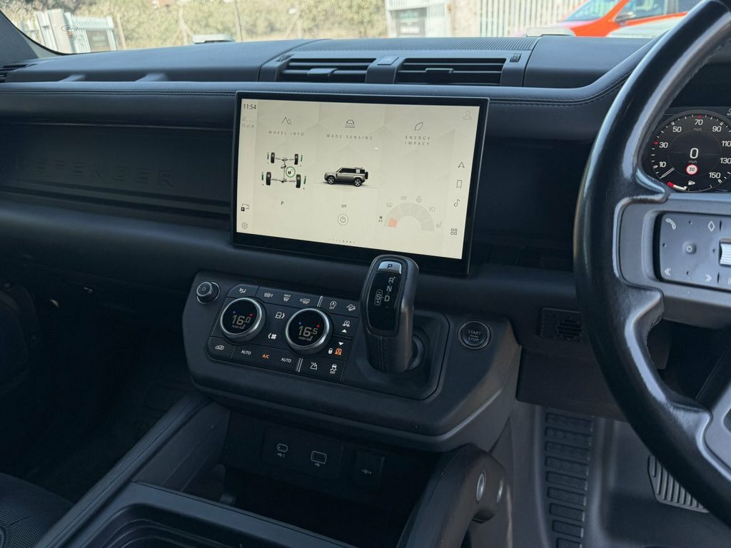 Land Rover Defender 110 Land Rover Estate 3.0 D300 X-dynamic Se 110 Silver #24