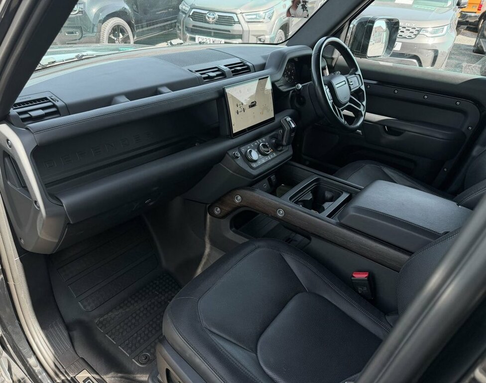 Land Rover Defender 110 Land Rover Estate 3.0 D300 X-dynamic Se 110 Silver #47