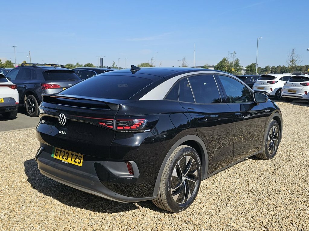Volkswagen ID.5 Suv Black #4