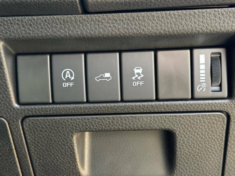Isuzu D-Max 2.2 V-cross 8 Speed 26My White #4