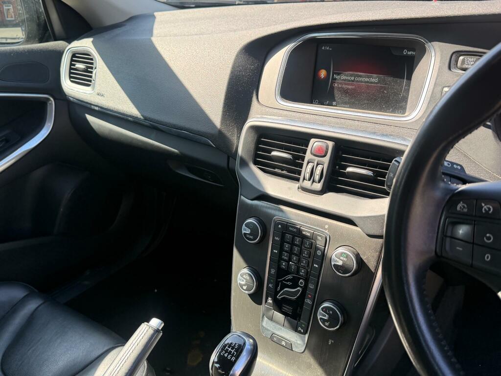 Volvo V40 D3 R Design Lux Nav Geartronic White #13