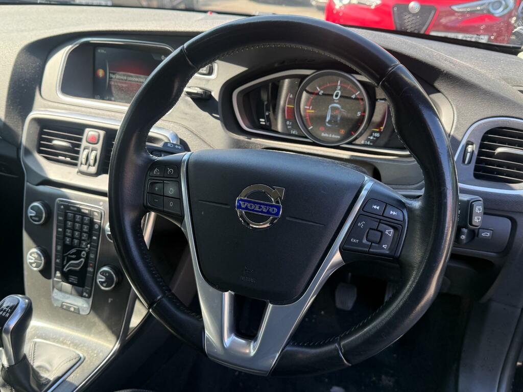 Volvo V40 D3 R Design Lux Nav Geartronic White #12
