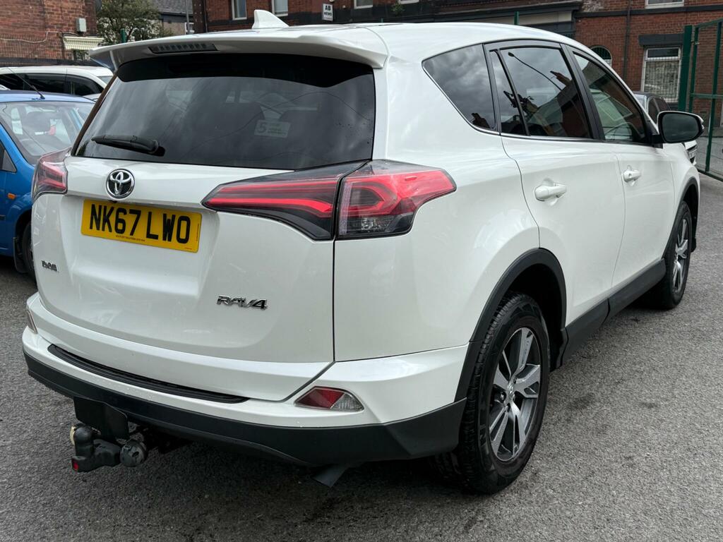 Toyota Rav 4 Active White #3