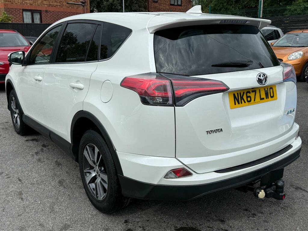 Toyota Rav 4 Active White #4