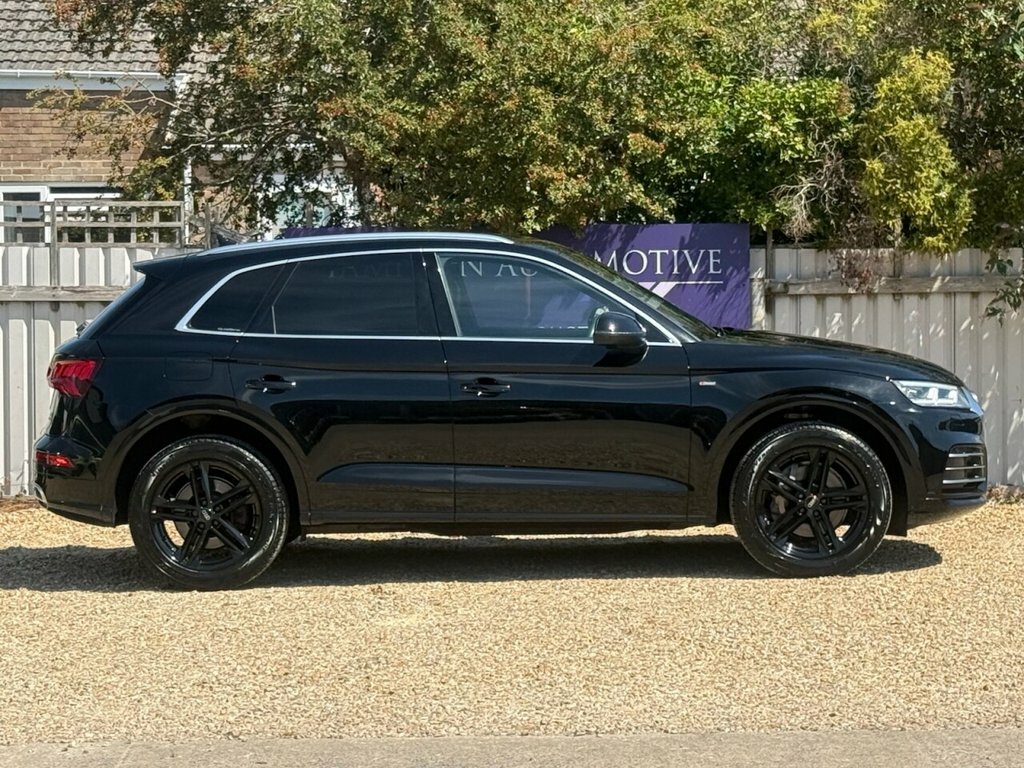 Audi Q5 2L S Line Black #4