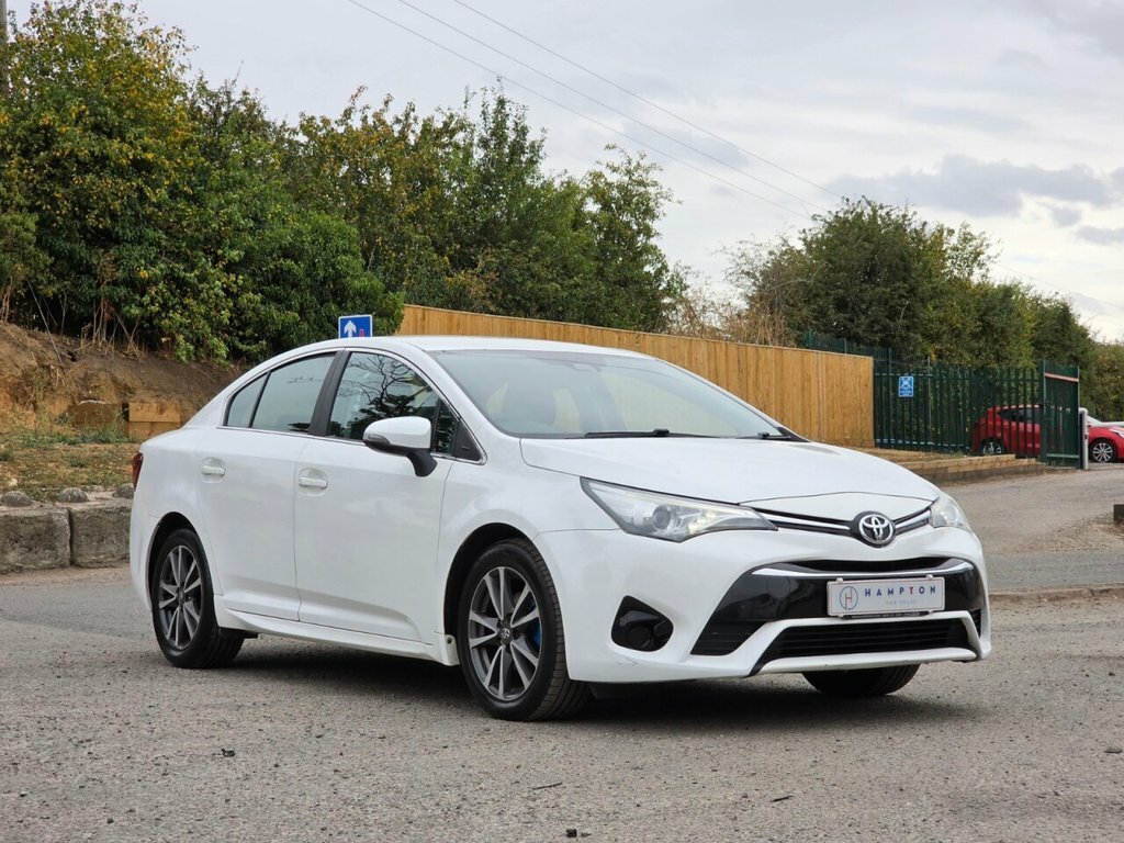 Toyota Avensis Saloon White