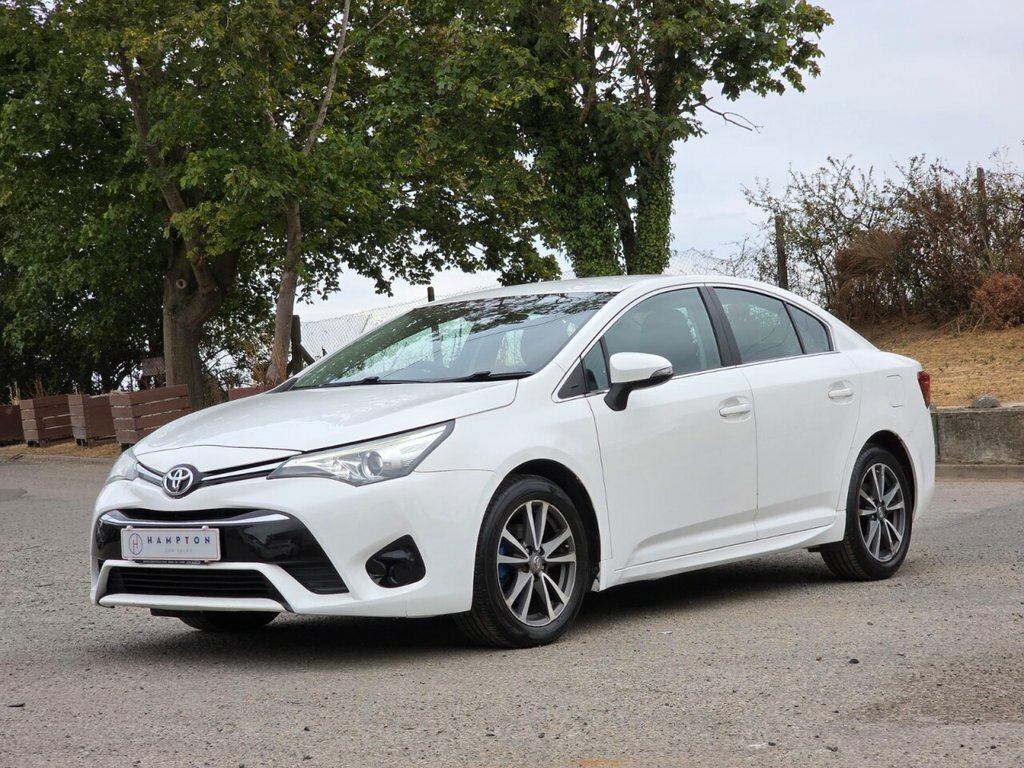 Toyota Avensis Saloon White #5