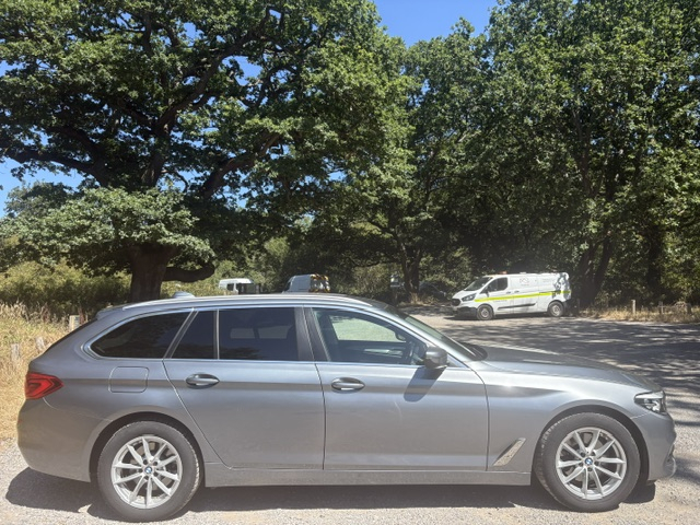 BMW 5 Series Se Touring Blue #2