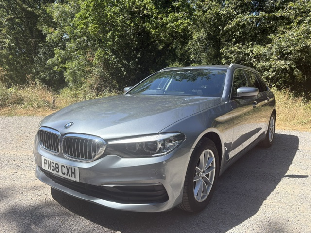 BMW 5 Series Se Touring Blue #4