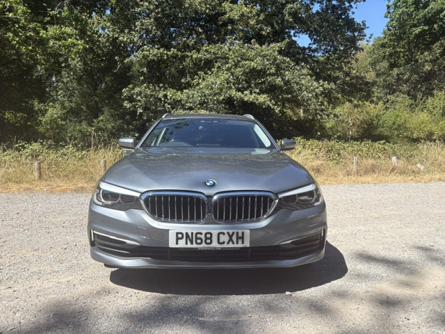 BMW 5 Series Se Touring Blue #5