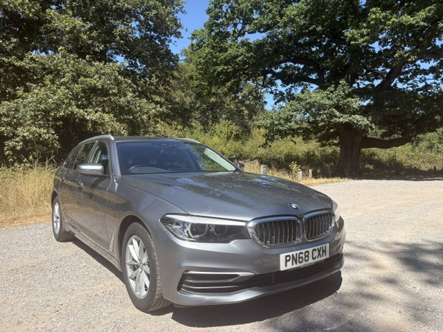 BMW 5 Series Se Touring Blue #3