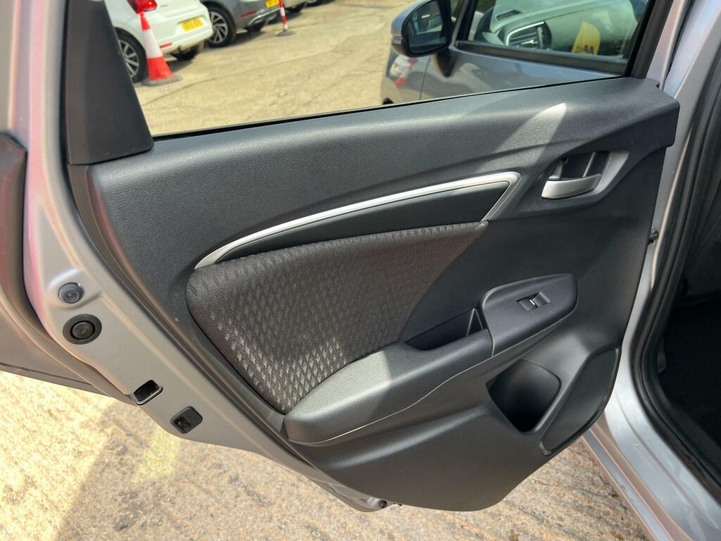 Honda Jazz 1.3 I-vtec S Red #43