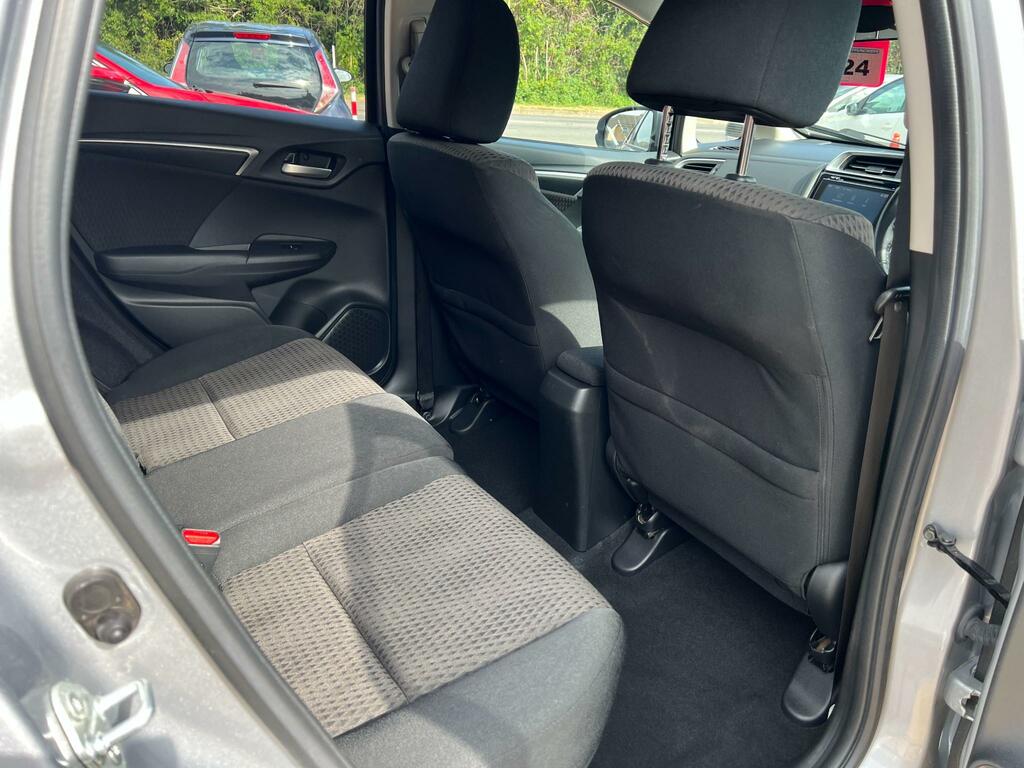 Honda Jazz 1.3 I-vtec S Red #36
