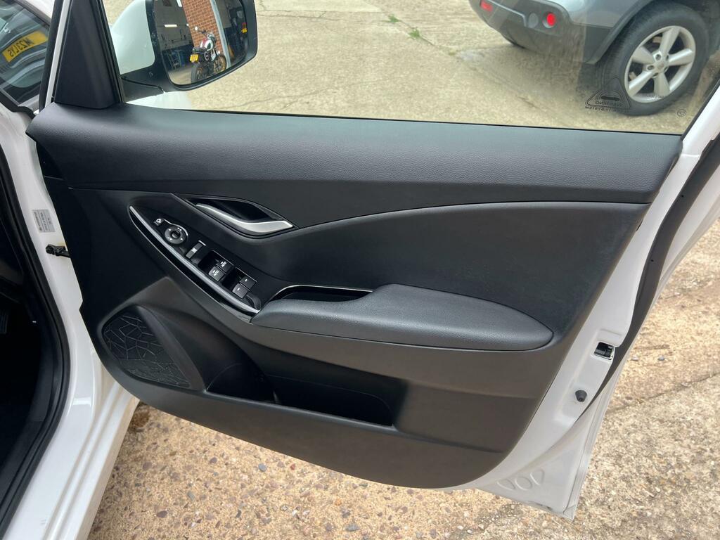 Hyundai Ix20 1.4 Active Hatchback Euro 5 90 Grey #32