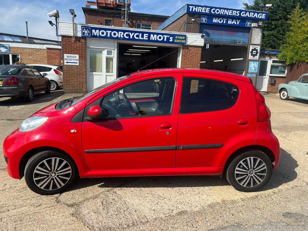 Peugeot 107 Urban Automatic Red #4