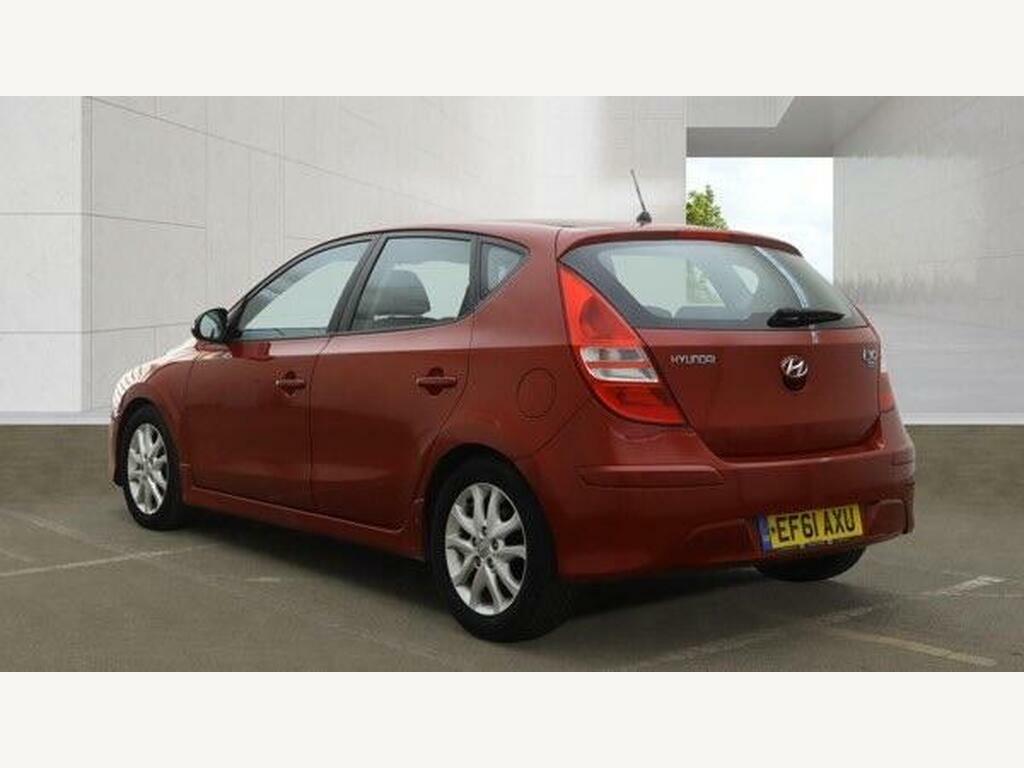 Hyundai I30 1.4 Comfort Euro 5 Red #3