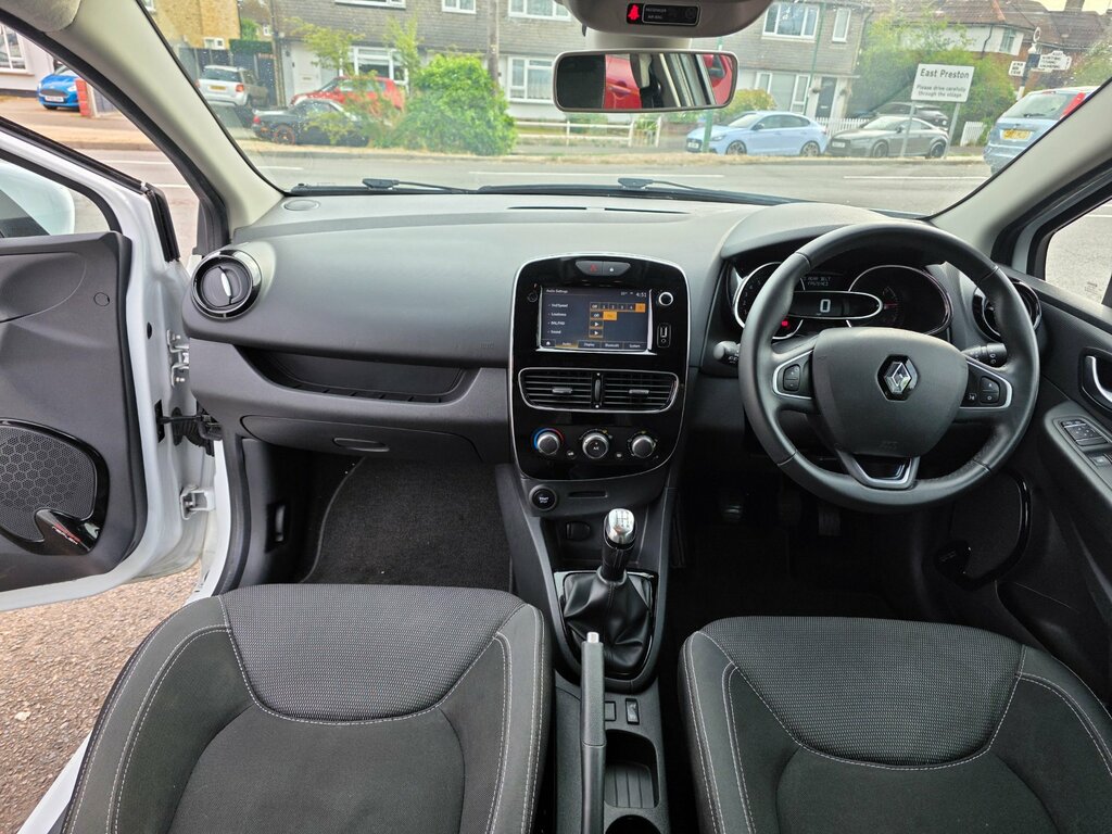 Renault Clio 0.9 Tce Dynamique Nav Hatchback KP17UZD White #2