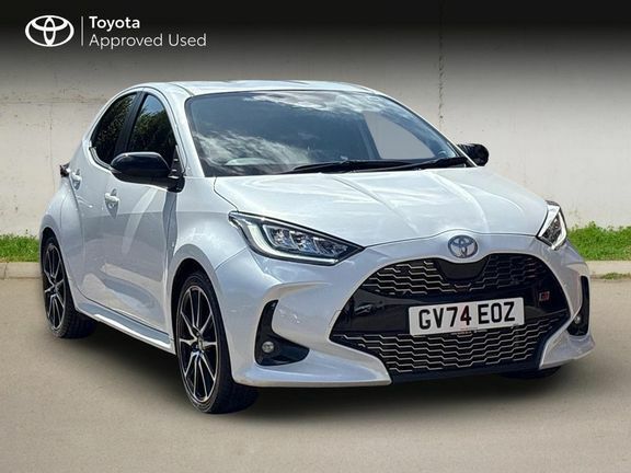 Toyota Yaris Gr Sport GV74EOZ White