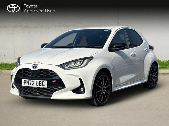 Toyota Yaris Gr Sport White #3