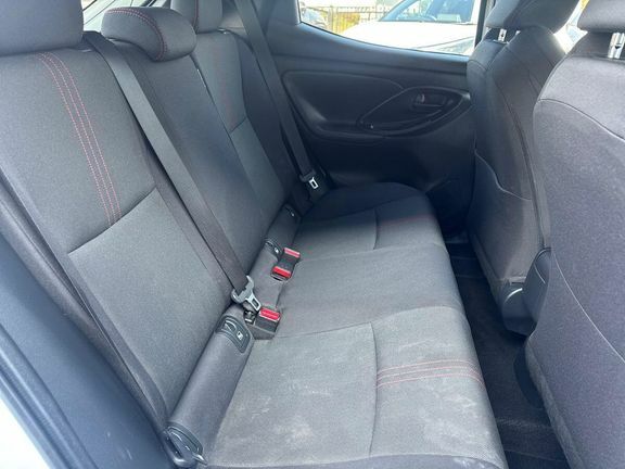 Toyota Yaris 1.5 Hybrid Icon Cvt 2022 White #8