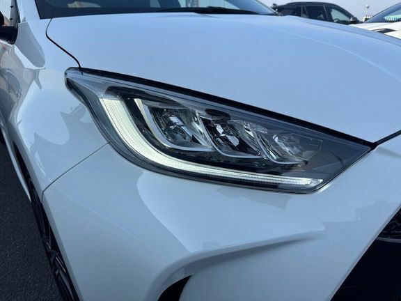 Toyota Yaris 1.5 Hybrid Icon Cvt 2022 White #20