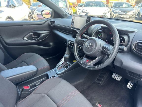 Toyota Yaris 1.5 Hybrid Icon Cvt 2022 White #12
