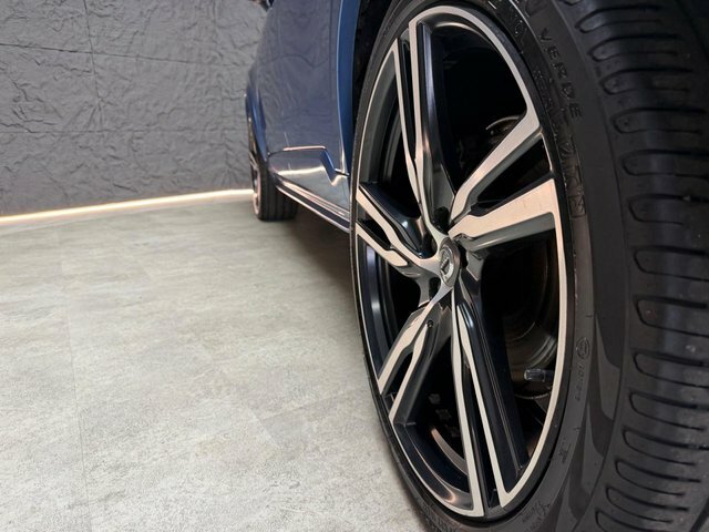 Volvo XC90 2.0 D5 Momentum Awd 222 Bhp Grey #18