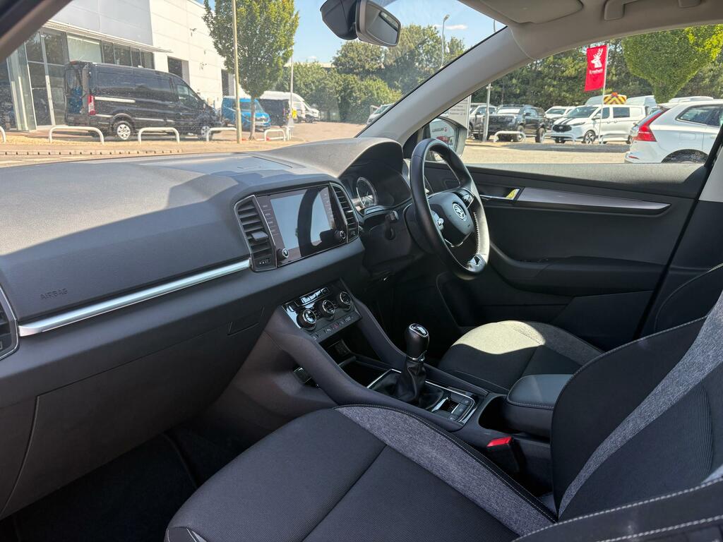Skoda Karoq 1.5 Tsi Act Se Drive Suv Euro 6 Black #4