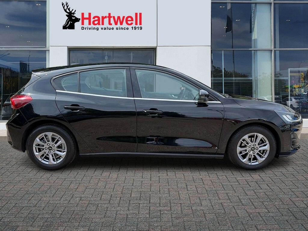 Ford Focus 1.0T Ecoboost Titanium Hatchback Black #2