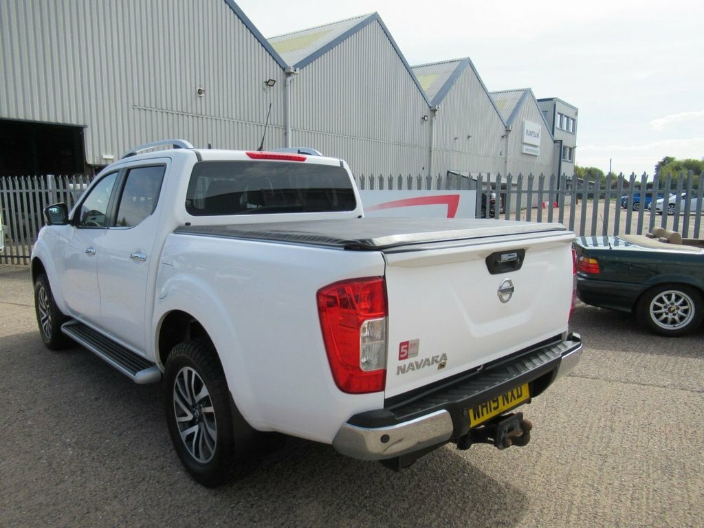 Nissan Navara 2.3L Tekna White #6