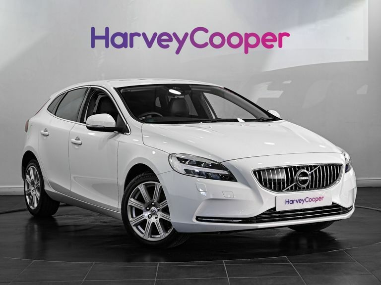 Volvo V40 D2 120 Inscription White