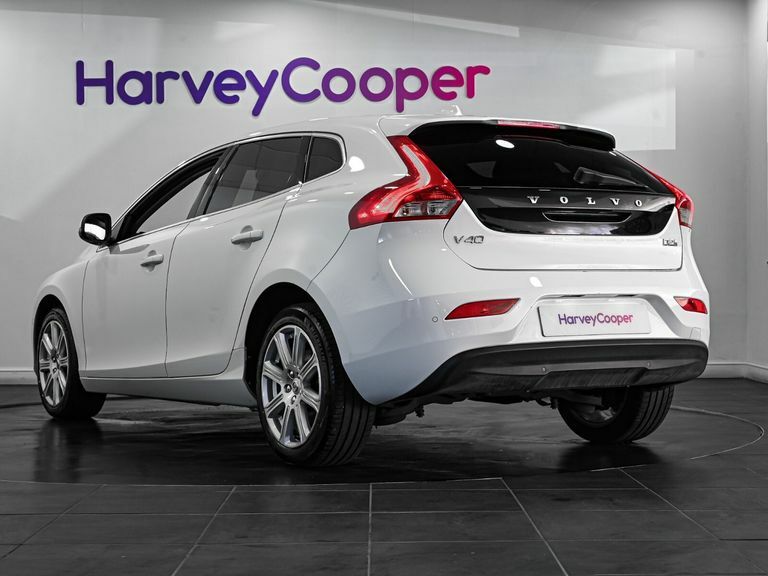 Volvo V40 D2 120 Inscription White #5