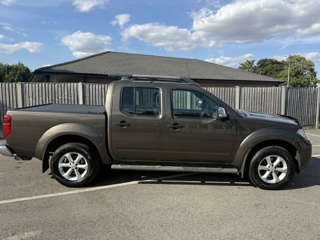 Nissan Navara 2.5 Dci Tekna Pickup Double Cab Beige #2