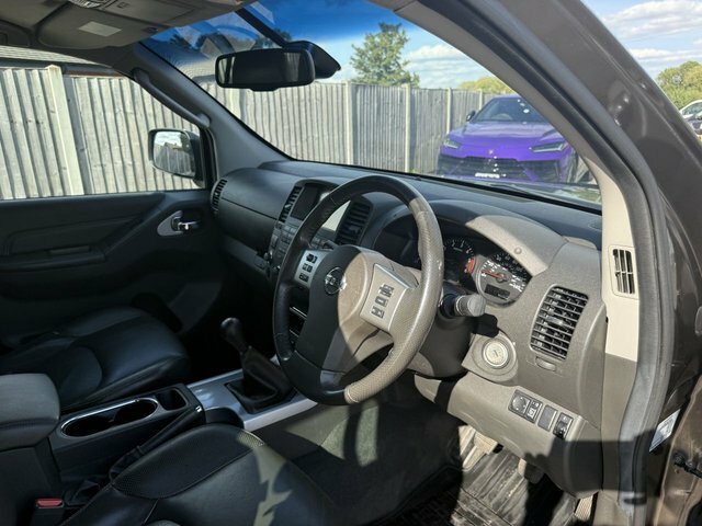 Nissan Navara 2.5 Dci Tekna 4X4 Shr Dcb 0D 188 Bhp Black #25
