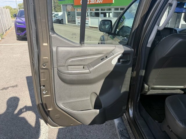 Nissan Navara 2.5 Dci Tekna 4X4 Shr Dcb 0D 188 Bhp Black #11