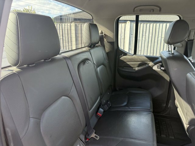 Nissan Navara 2.5 Dci Tekna 4X4 Shr Dcb 0D 188 Bhp Black #22