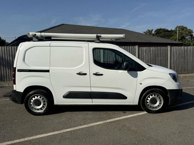 Vauxhall Combo 1.6 Turbo D 2300 Edition Panel Van Manu FE19UMU White #2